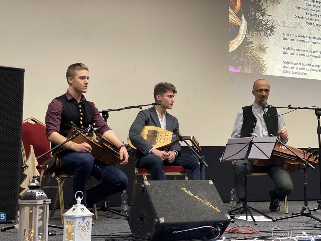 Fellobbant a szeretet lángja 14